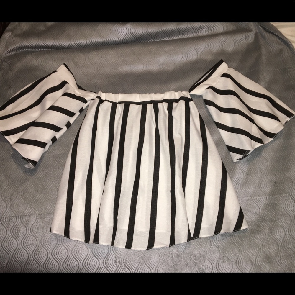 Black and Whit Striped Top